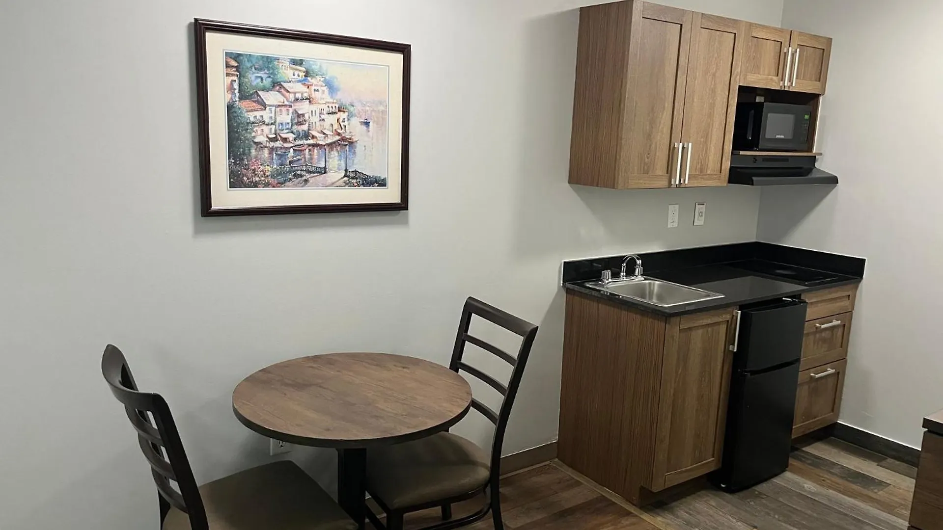 Hometowne Studios & Suites By Red Roof Charlotte - Ballantyne Motel