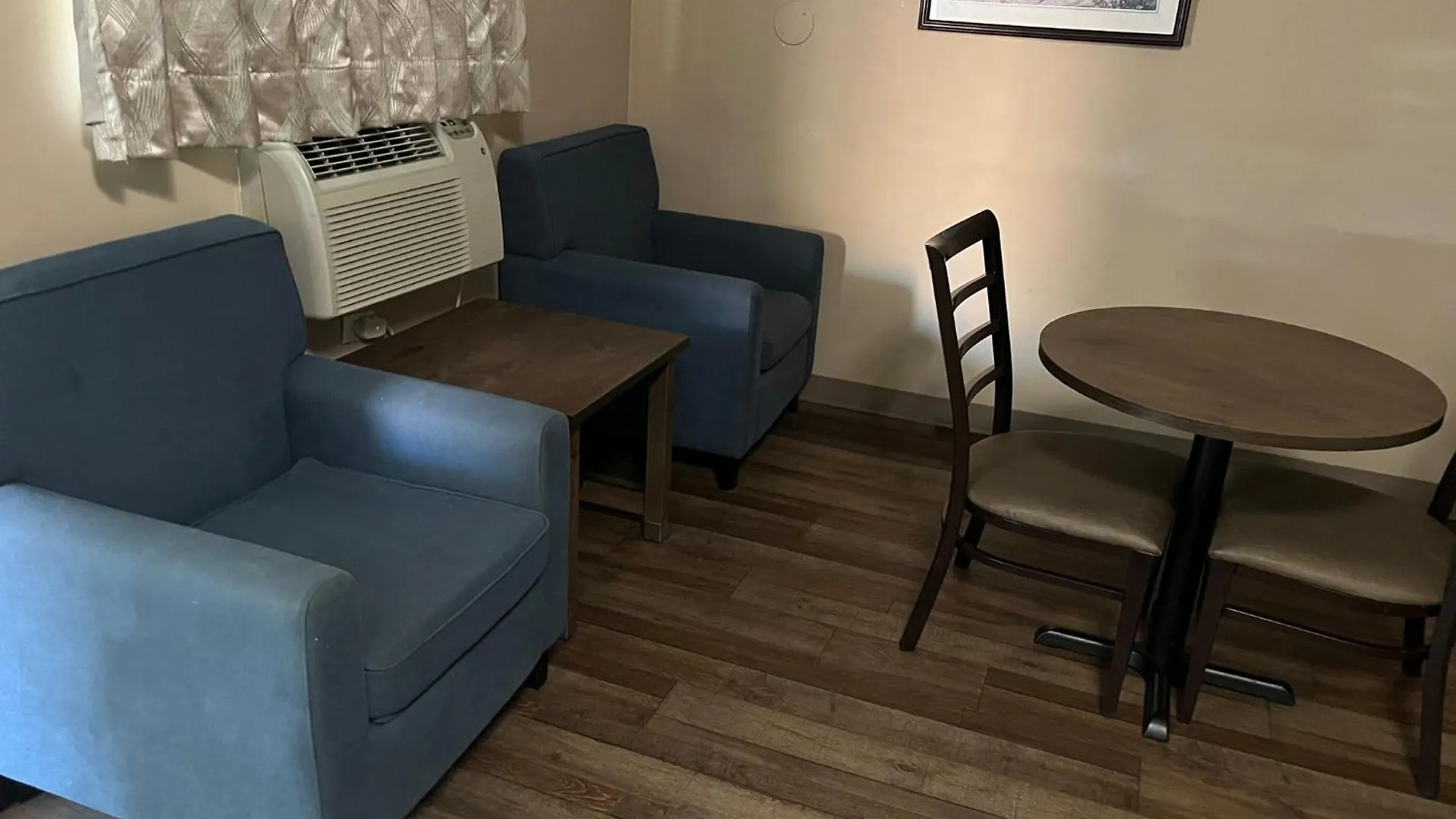 Motel Hometowne Studios & Suites By Red Roof Charlotte - Ballantyne
