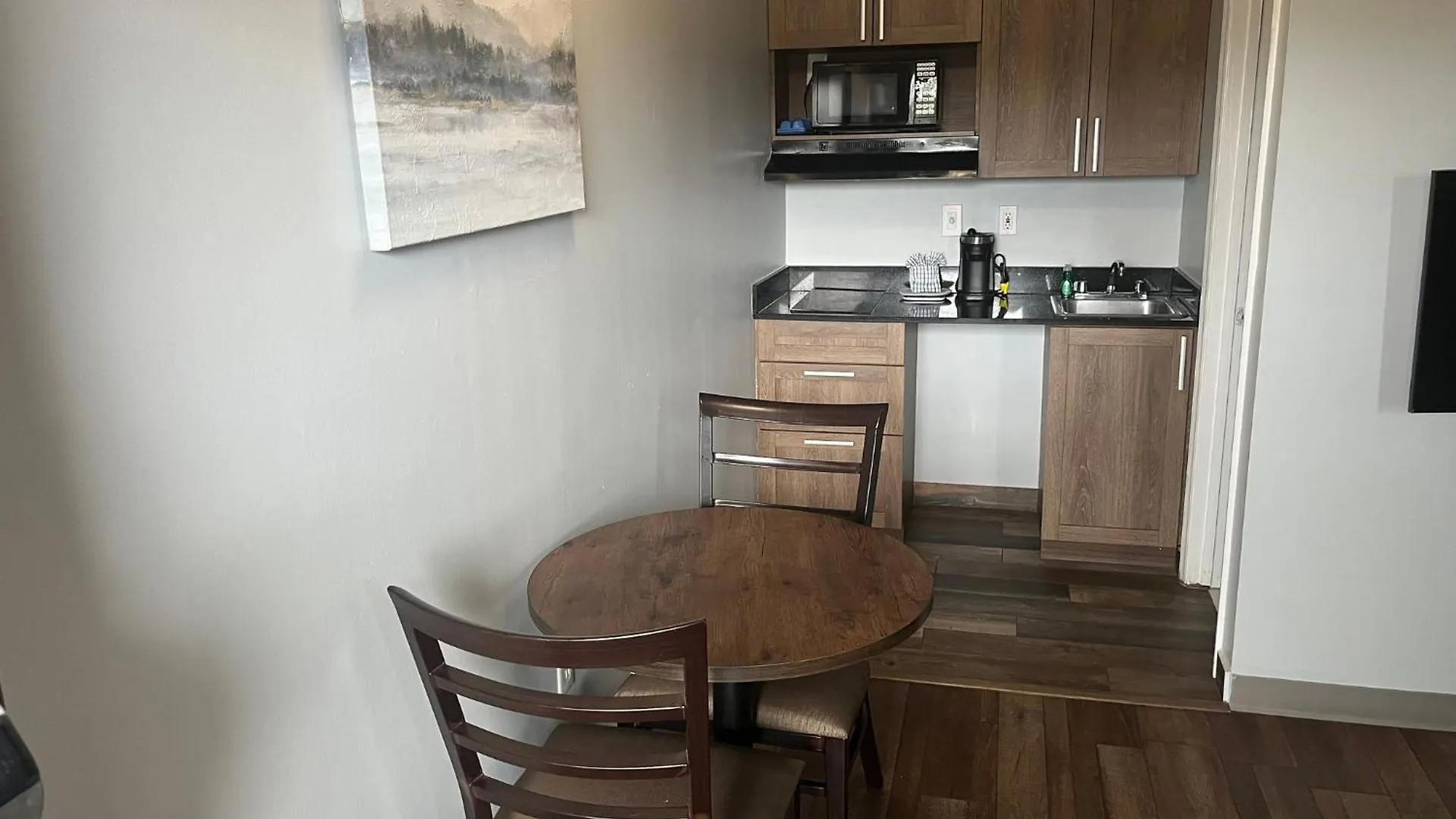 Hometowne Studios & Suites By Red Roof Charlotte - Ballantyne Motel