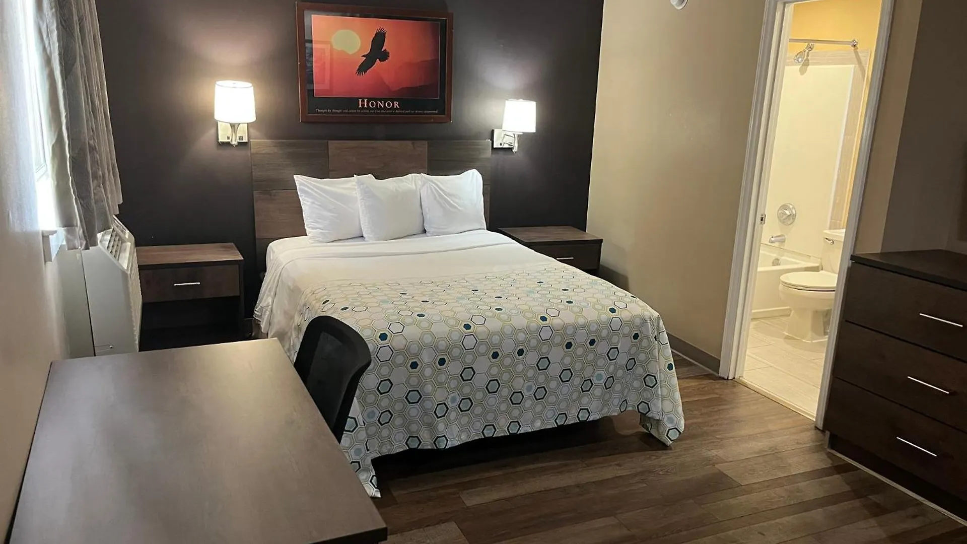 Hometowne Studios & Suites By Red Roof Charlotte - Ballantyne Motel