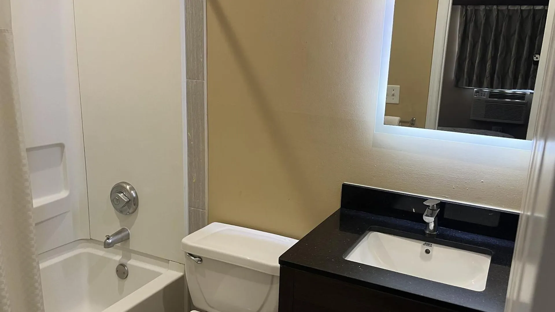 Hometowne Studios & Suites By Red Roof Charlotte - Ballantyne