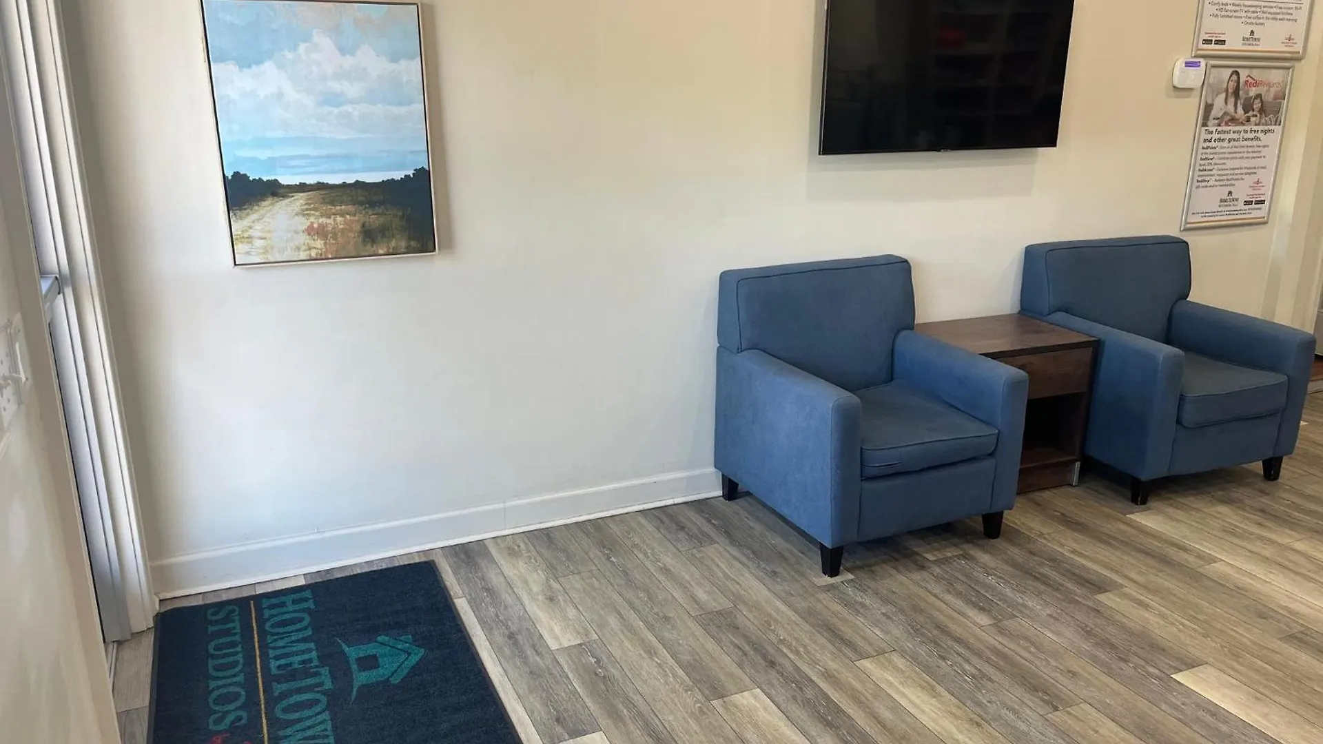 Hometowne Studios & Suites By Red Roof Charlotte - Ballantyne