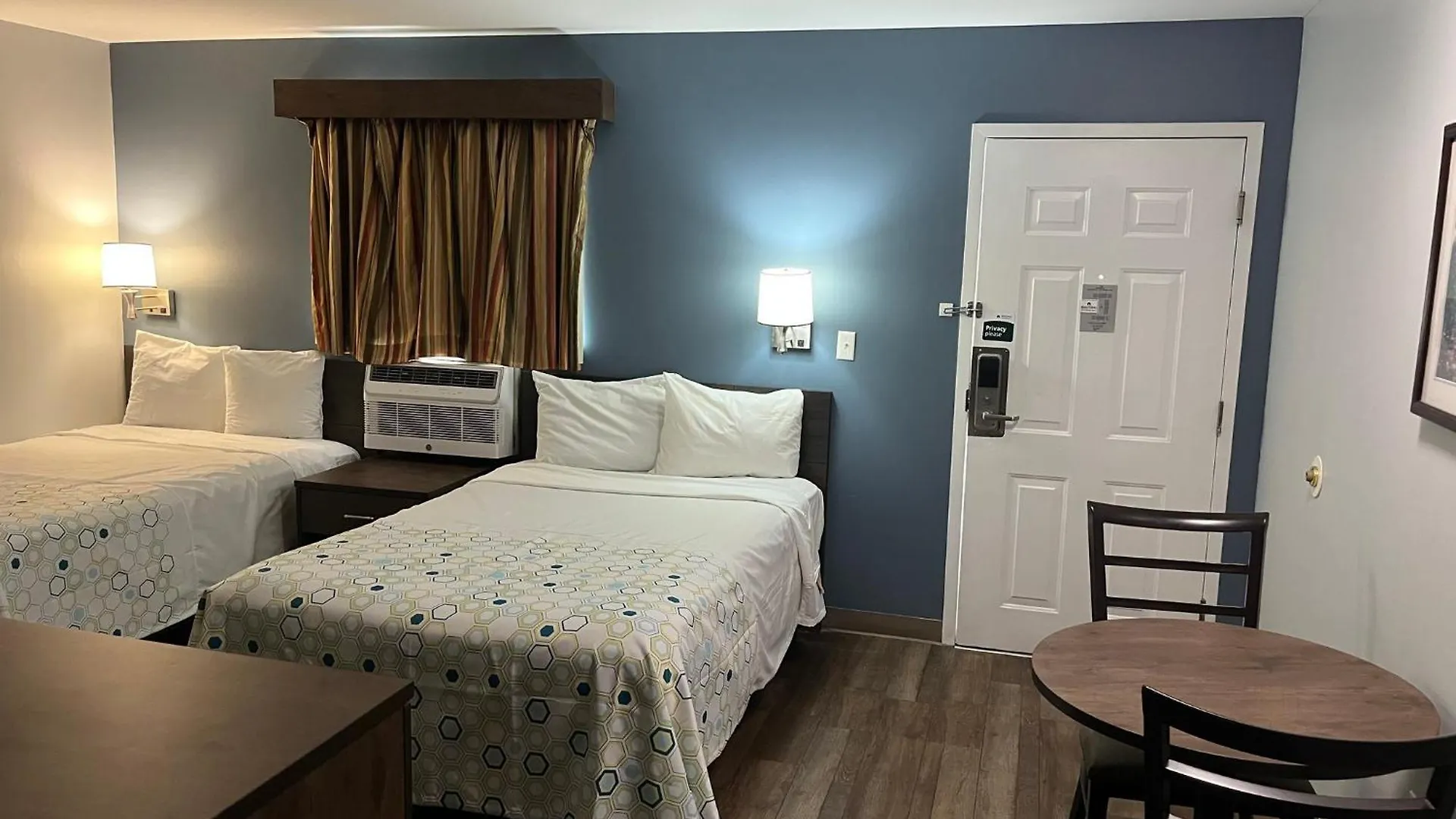 Motel Hometowne Studios & Suites By Red Roof Charlotte - Ballantyne