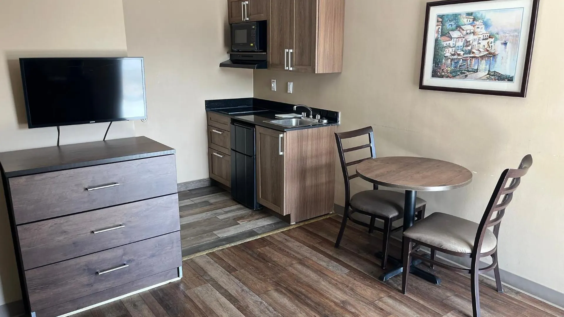Hometowne Studios & Suites By Red Roof Charlotte - Ballantyne Motel